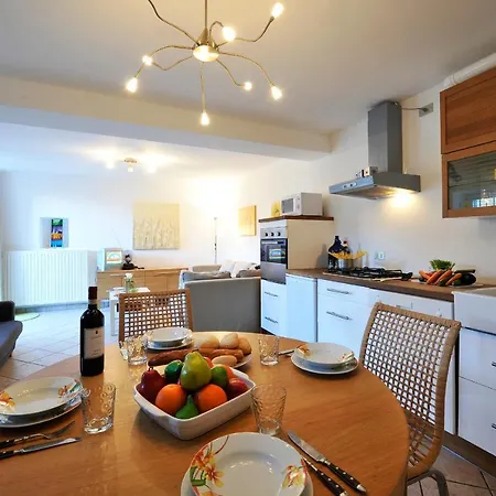 Sleeps 6 Appartement Musso